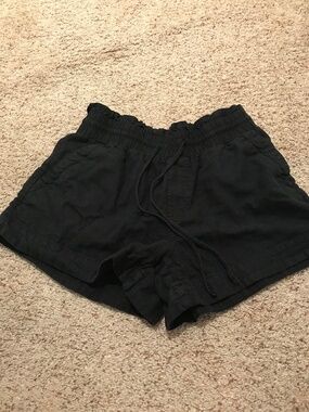 Linen blend black shorts